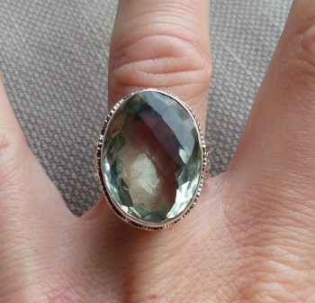 Zilveren ring met groene Amethist in bewerkte setting maat 17.5